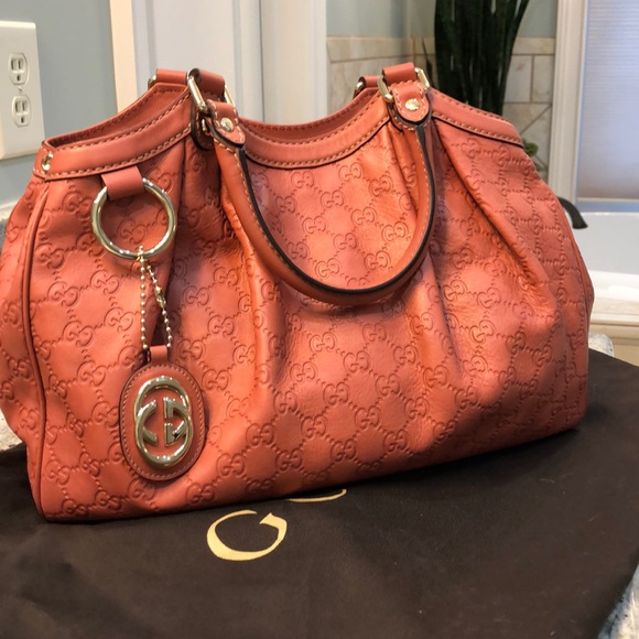 Gucci Handbags - Gucci “Sukey” medium tote leather